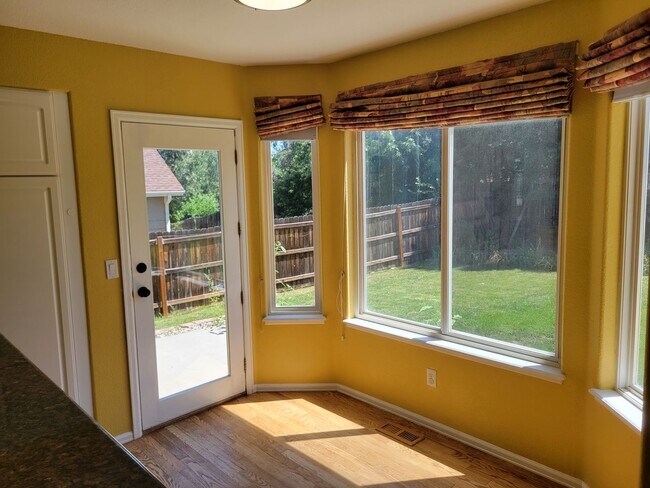 Building Photo - 4 Bedroom, 3.5 Bathroom Home with A/C! - A...