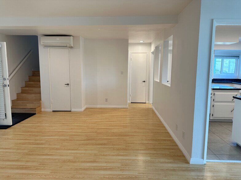 Building Photo - 24 Lighthouse St