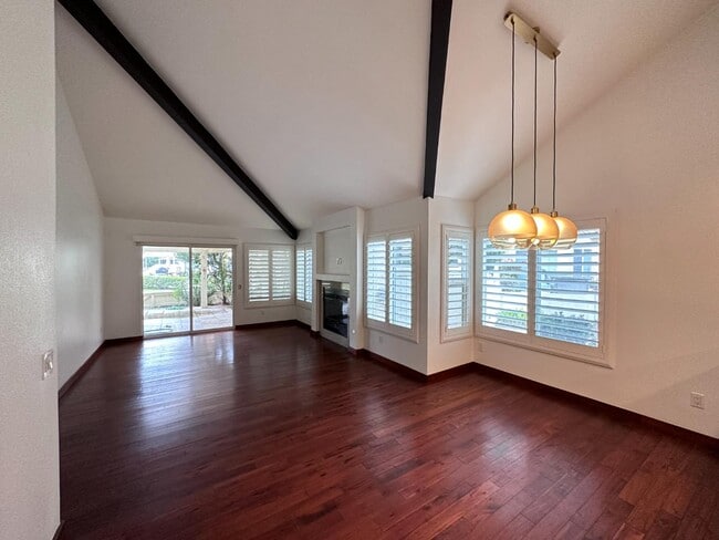 Building Photo - 2110 Northshore Dr