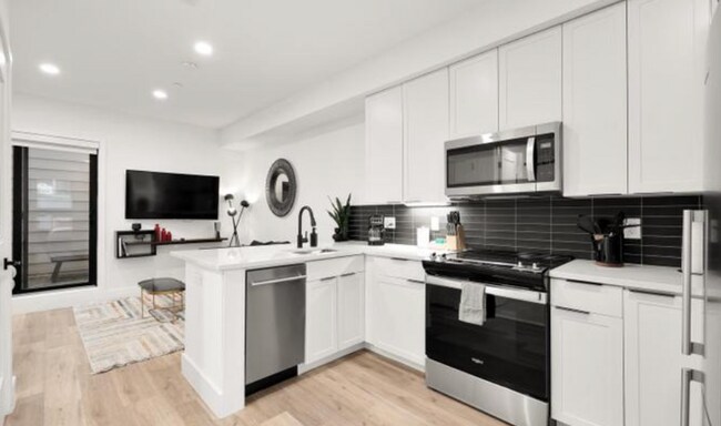 Building Photo - Modern Fully furnished 2 bed Unit