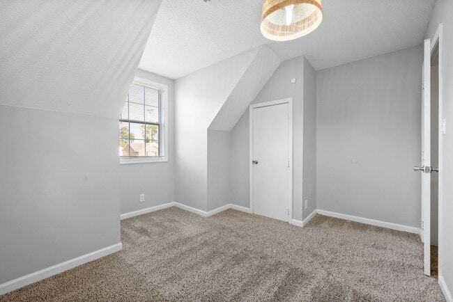 Building Photo - 3421 Oak Lawn Dr