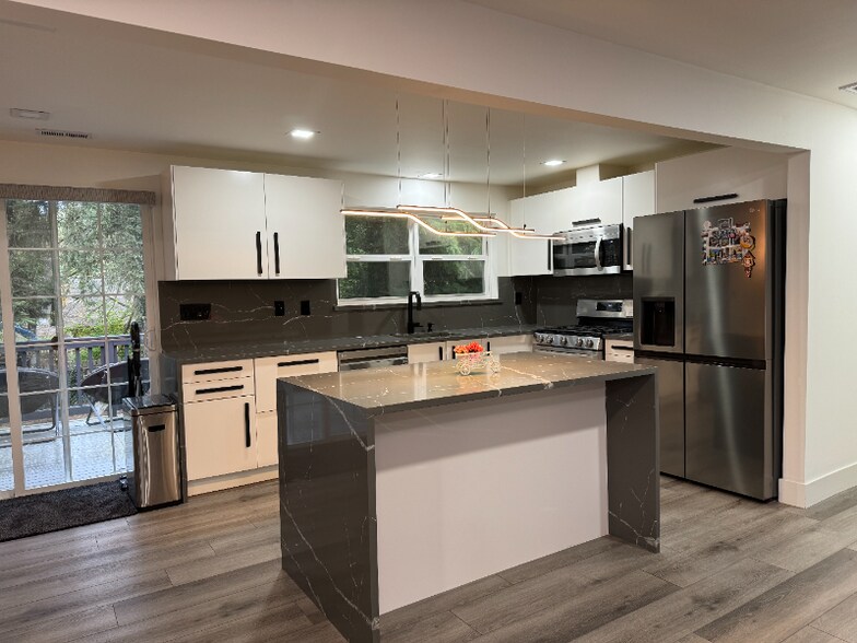 Building Photo - 12230 95th Pl NE