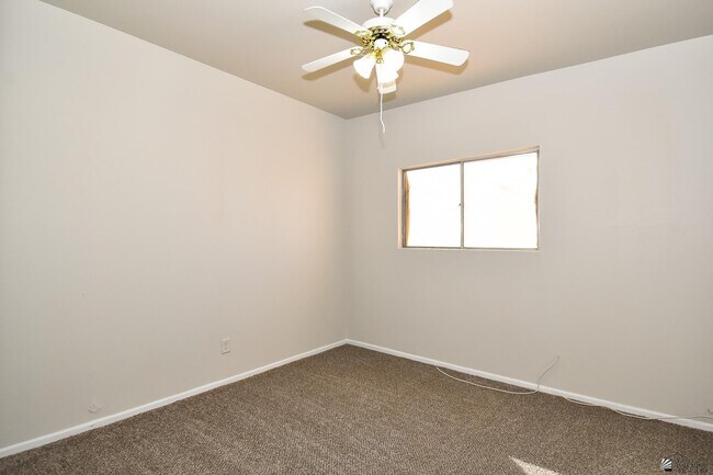 Building Photo - 143 S Sunset Ave