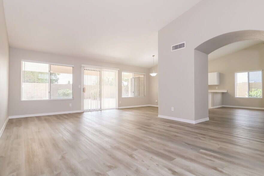 Building Photo - 5537 N 76th Dr