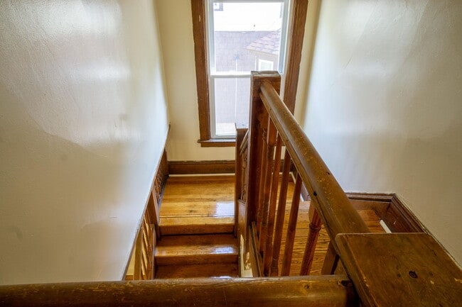 Building Photo - Beautiful One Family Home  Available 6/1/26