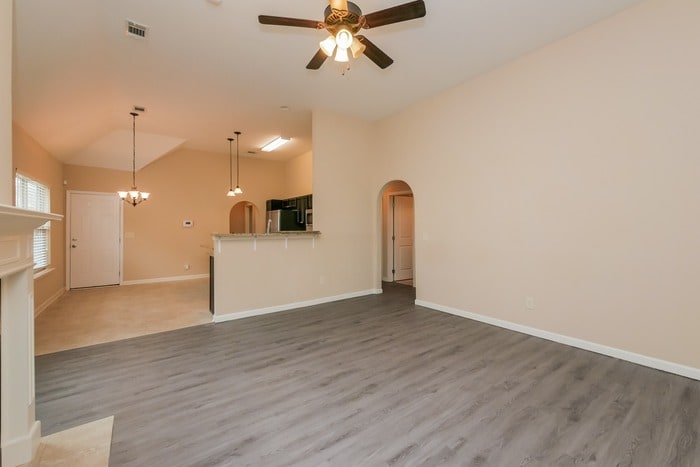 Building Photo - 6538 Ridgeview Ln