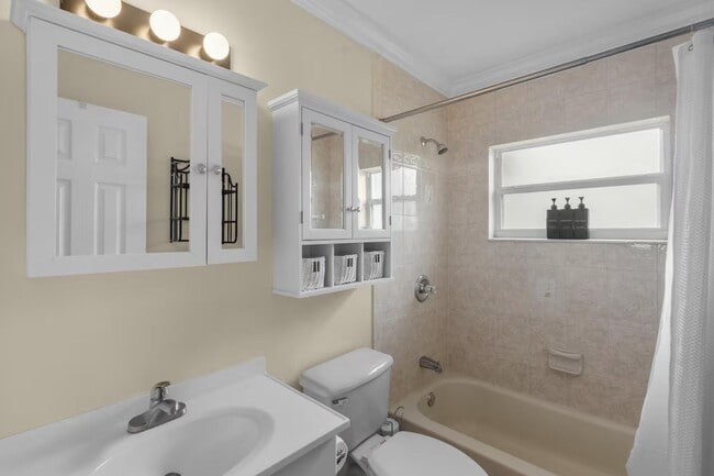 Building Photo - 991 SE Walters Terrace