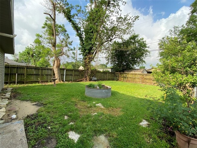 Building Photo - 1305 Zuber Dr
