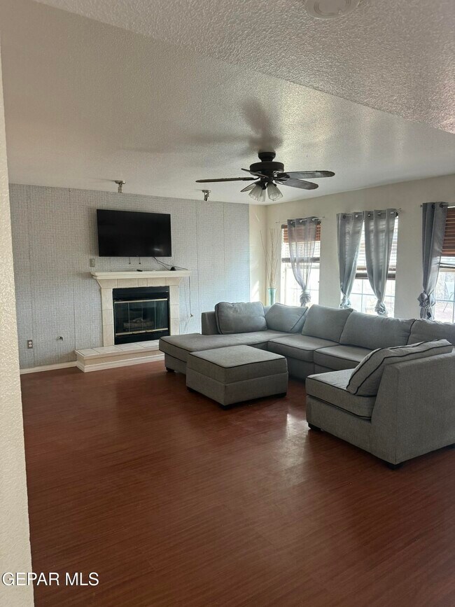 Building Photo - 12176 Dos Rios Dr