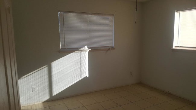 Building Photo - 10109 Kirwood St
