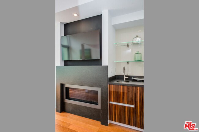 Building Photo - 1217 Cabrillo Ave