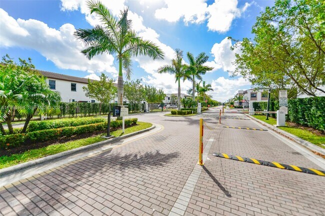 Building Photo - 640 NE 207th St