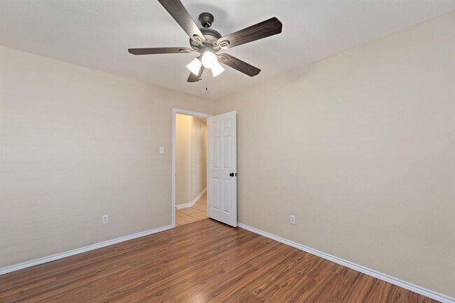 Building Photo - 1208 Lochaline Loop