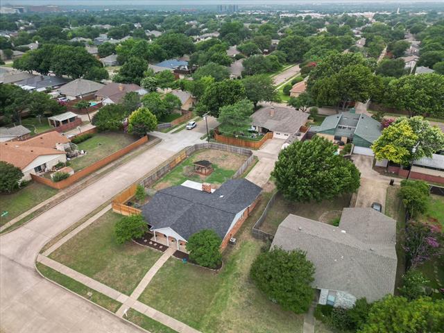 Building Photo - 2301 Travis Dr