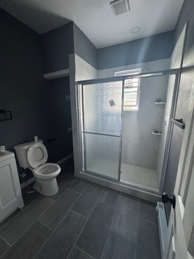 Building Photo - 116 E Ridge St