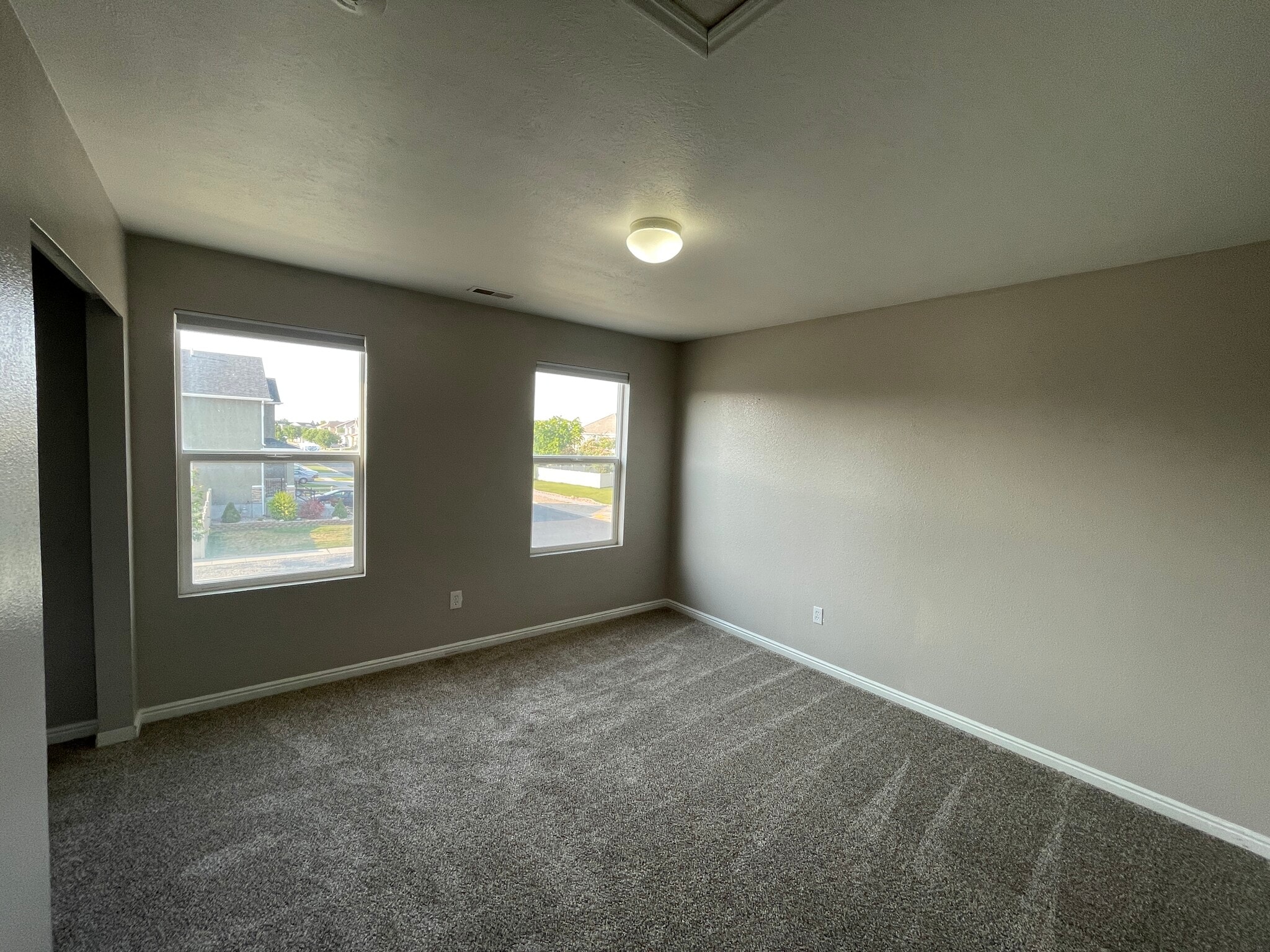 Building Photo - 435 W Regatta Ln