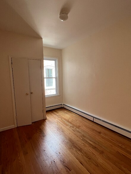 Building Photo - 1007 Avenue C