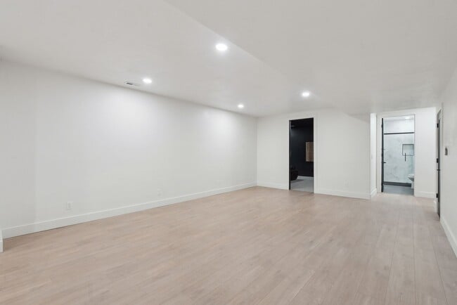Building Photo - Stunning Single Family Home In Beautiful N...