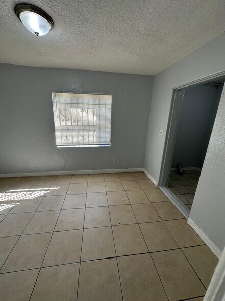 Building Photo - 312 Acosta St