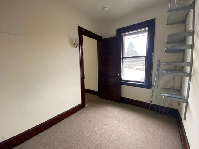 Building Photo - 603 W Lemon St
