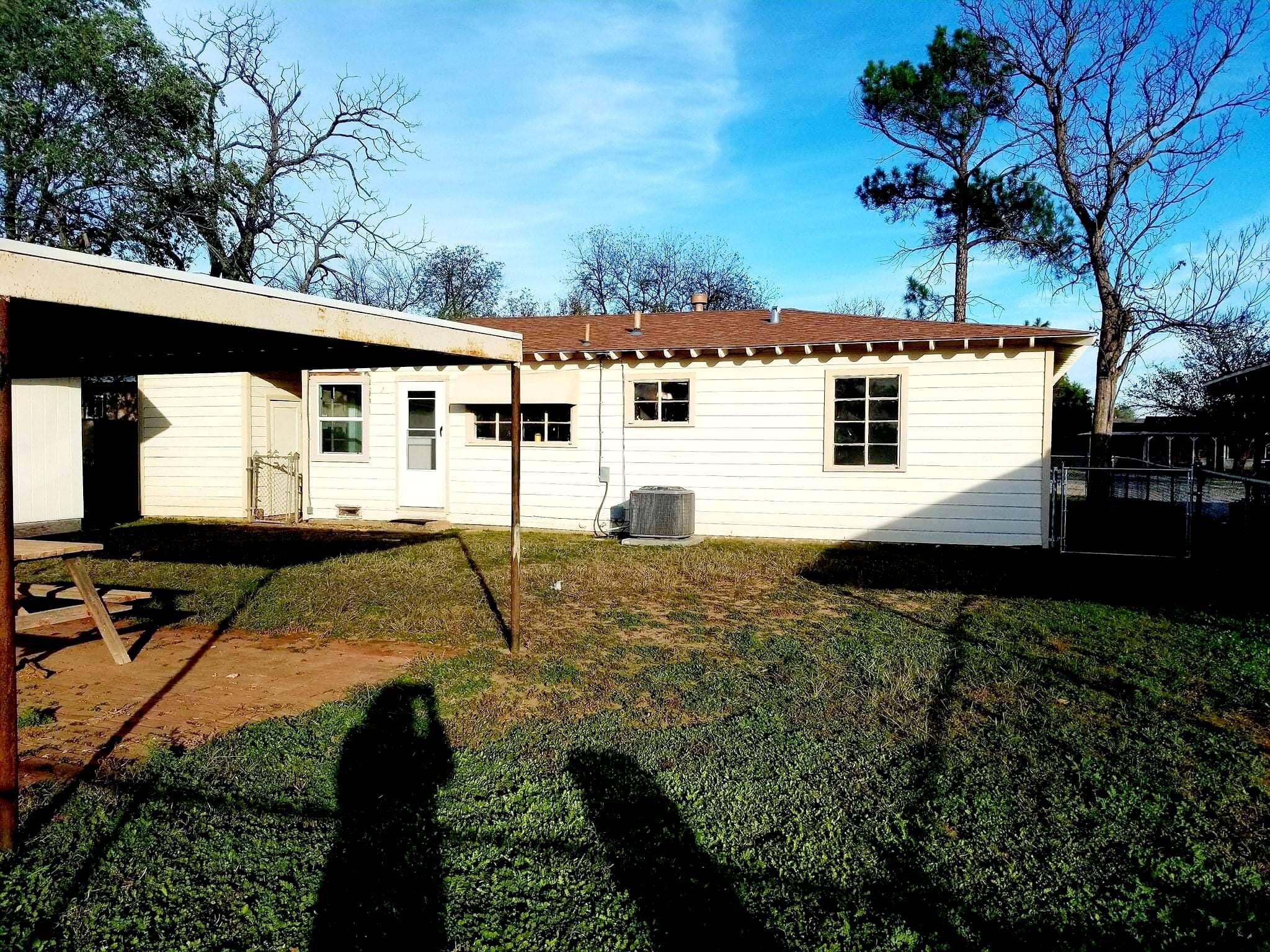 Building Photo - 127 20th Plz