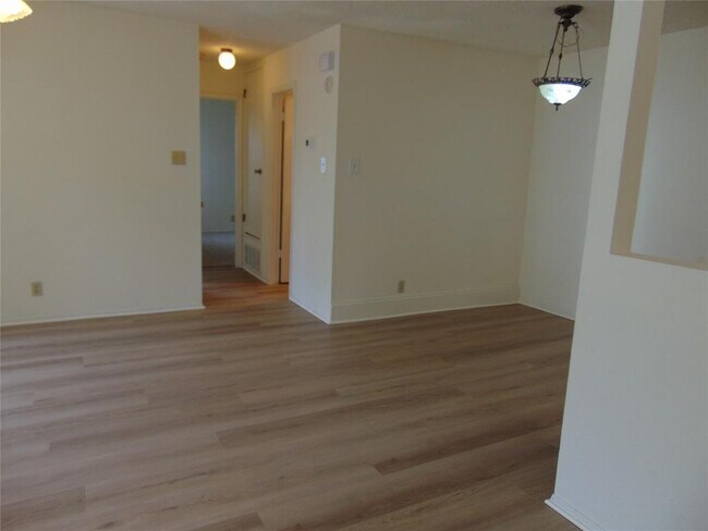 Building Photo - 903 Chisholm Cove