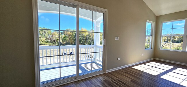 Building Photo - Bedroom, 1 Bathroom, Mid, Second Floor, Ap...