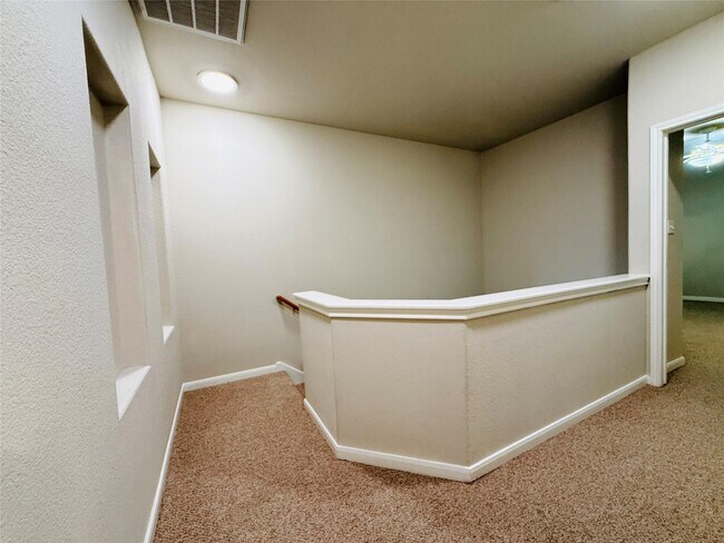 Building Photo - 2100 Pipers Field Dr