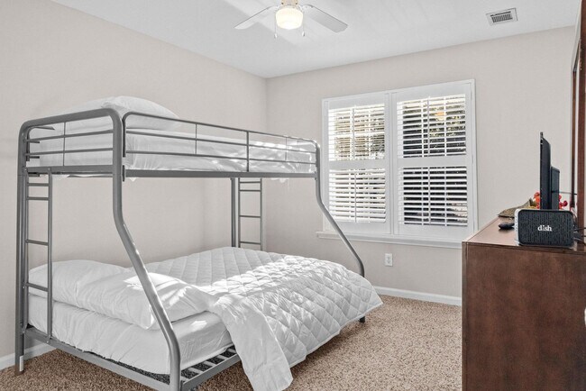 Building Photo - 66 Woodmont Ln