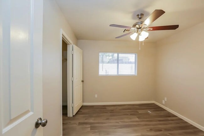 Building Photo - 816 E Ardmore Rd