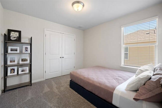 Building Photo - 14029 Heartland Dr