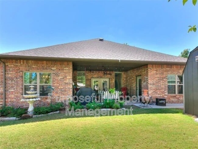 Building Photo - 811 E Mosier St