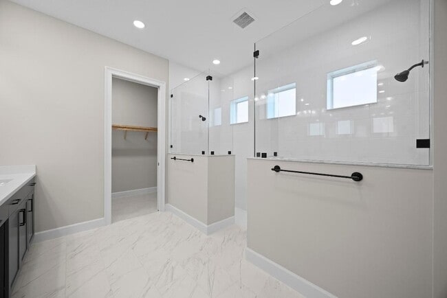 Building Photo - 5741 Beechnut Dr