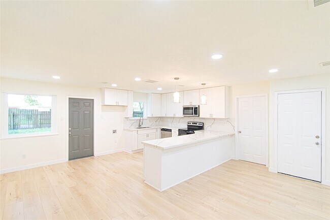 Building Photo - 13619 Elm Ct