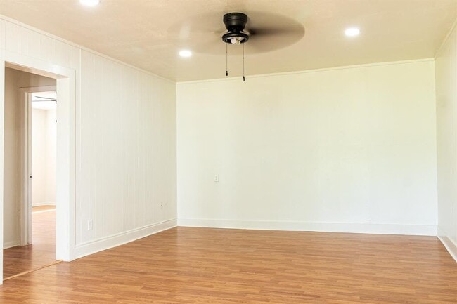Building Photo - 4918 Leffingwell St