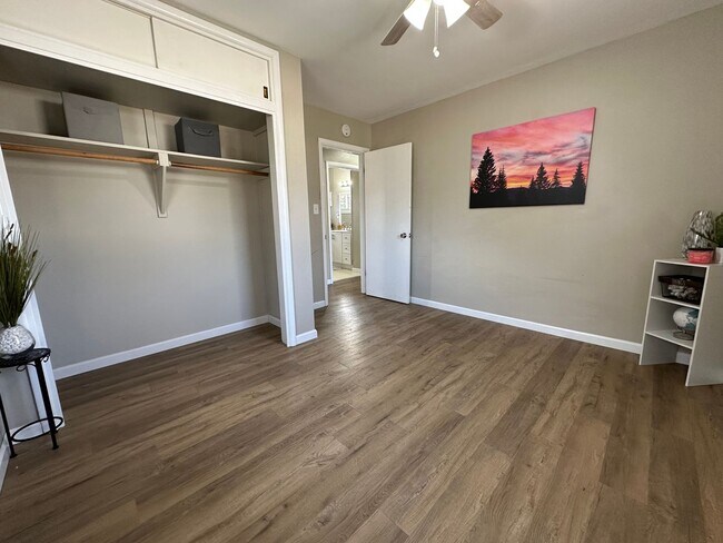 Building Photo - Remodeled 3 bed, 1 bath home for rent in Northeast Waterloo
