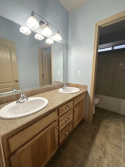 Building Photo - 10485 N Bridle Way