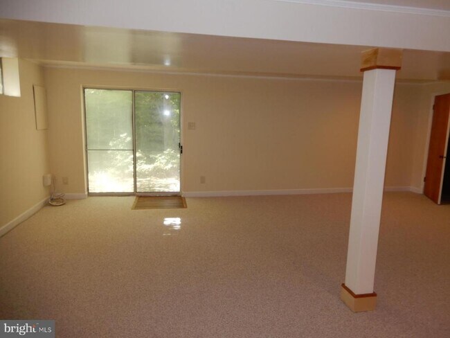 Building Photo - 7014 Maple Tree Ln