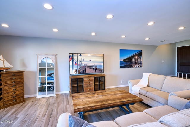 Building Photo - 886 Winding Way Dr