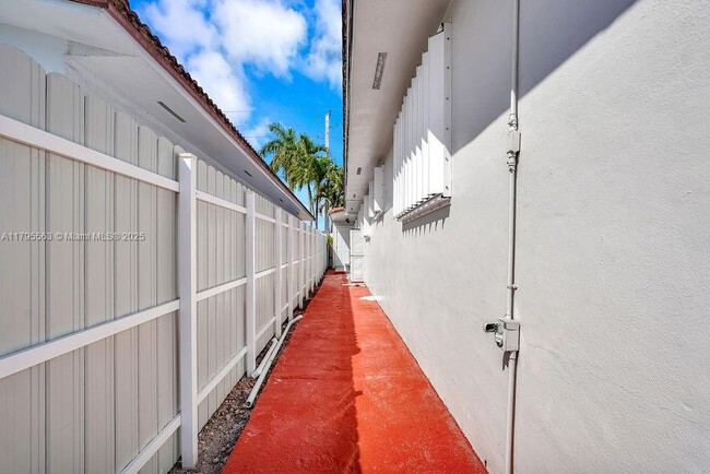 Building Photo - 2400 SW 103rd Ct
