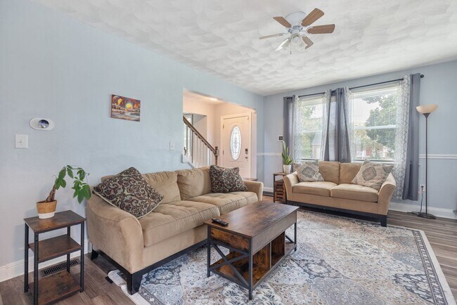 Building Photo - Welcome to this beautifully maintained 4-b...