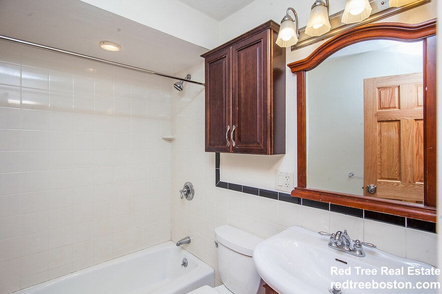 Building Photo - 29 Phillips St