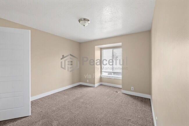 Building Photo - 7222 Ponderosa Dr