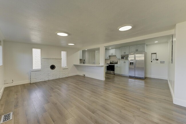 Building Photo - 440 S 1600 W St