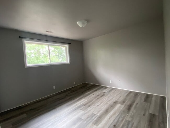 Building Photo - 213 Sunnyridge Ct