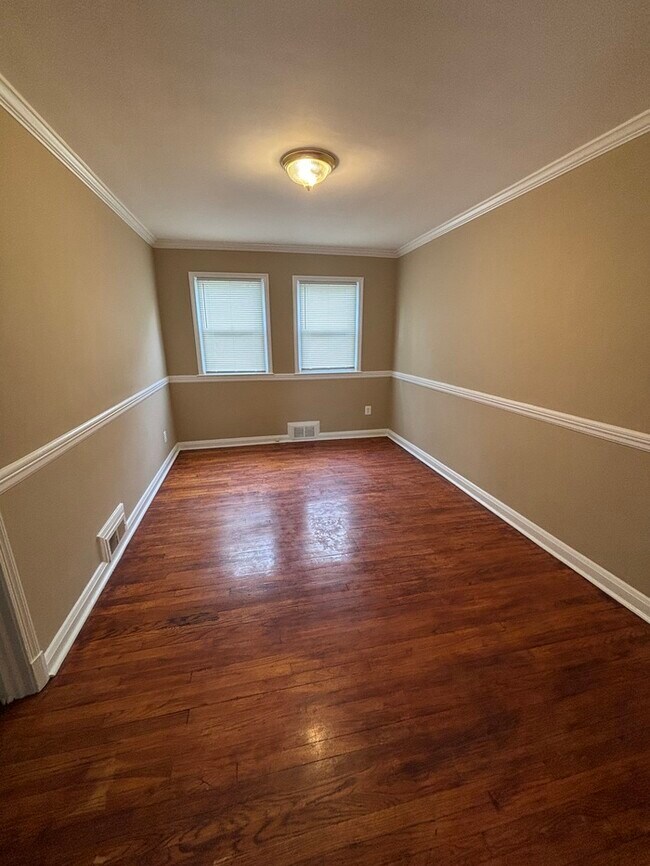 Building Photo - 3 Bedrooms plus Finished basement