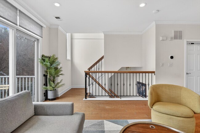 Building Photo - 354 Oswego Ct