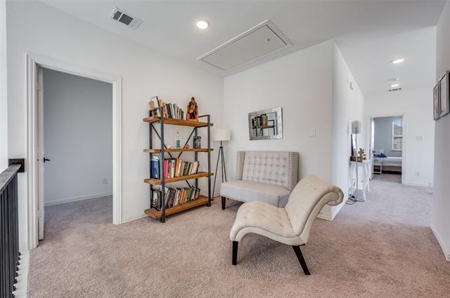 Building Photo - 8025 Glenview Dr