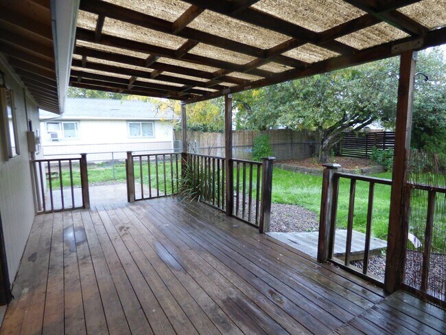 Building Photo - 3 bed 1 bath House