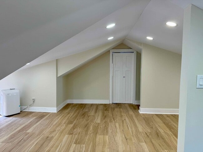 Building Photo - Beautifully Renovated 3 Bed 1 Bth Home in Webster Schools